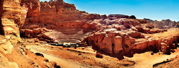 Panorâmica do teatro em Petra Jordan — Fotografia de Stock