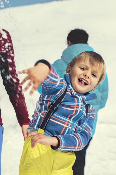Child pulls snowballs at his parents — Stock Photo, Image