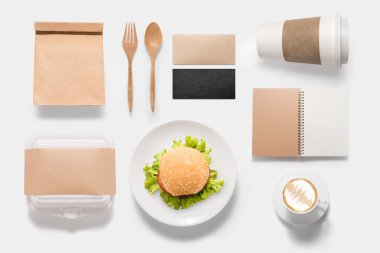 Tasarım kavramı marka mockup Burger izole üzerinde beyaz bac ayarla
