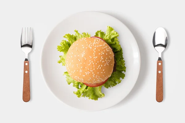 Consumul de burger bbq pe vase izolate pe fundal alb. Clipping — Fotografie, imagine de stoc