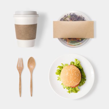 Tasarım konsepti izole mockup hamburger, salata ve kahve seti