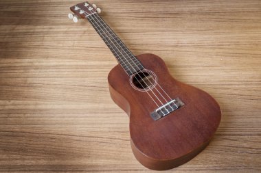 Ahşap arka plan üzerinde Vintage ukulele