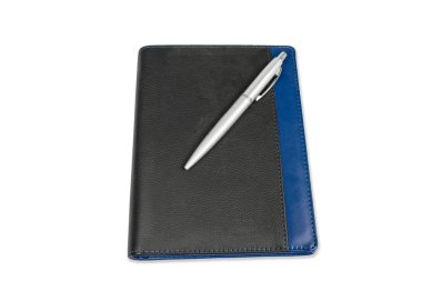 Beyaz arka plan üzerinde izole gümüş kalem ile defter takvim