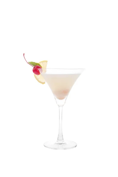 Алкогольные коктейли на белом фоне — стоковое фото