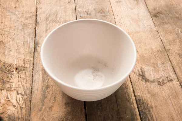 Empty dish, dirty View from above on wooden table — Stock Photo, Image