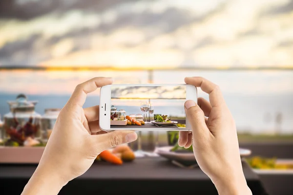 Taking photo of empty glasses set in restaurant - Dinner table o — Stock Photo, Image