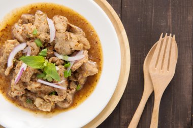 Tay gıda adıdır baharatlı salata, ızgara domuz Tayland gıda.