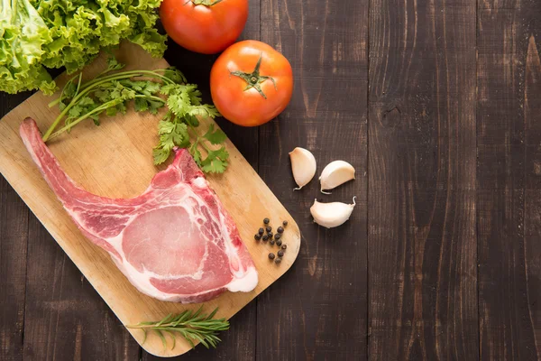 Fresh Raw Pork Chops and vegetable on wooden background. — Stock Photo, Image