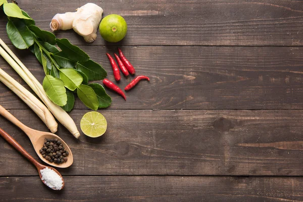 Collection set of spices on wooden spoons and vegetables. — Stock Photo, Image