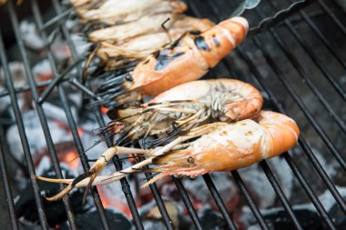 Alevli ızgara, ızgara karides ızgara deniz ürünleri