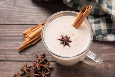 Masala chai baharat tarçın, kakule, zencefil, karanfil ve s