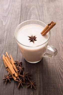 Masala chai baharat tarçın, kakule, zencefil, karanfil ve s