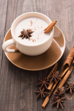 Masala chai baharat tarçın, kakule, zencefil, karanfil ve s