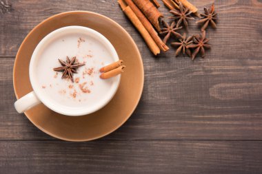 Masala chai baharat tarçın, kakule, zencefil, karanfil ve s