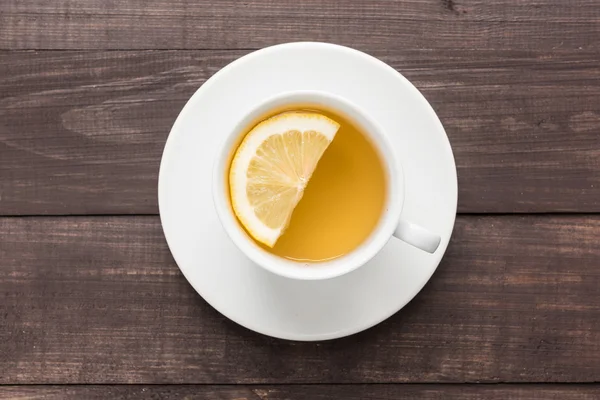 加上木制背景柠檬姜茶 — 图库照片