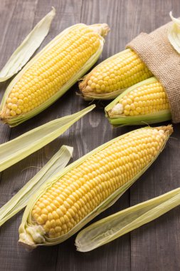 Taze organik sarı tatlı mısır ahşap tablo