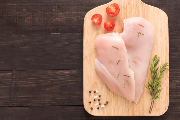 Top view raw chicken breast on wooden background — Stock Photo, Image