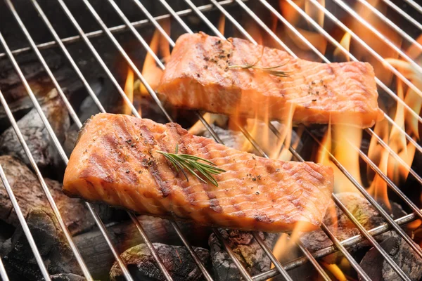 Grilled salmon steaks on the flaming — Stock Photo, Image