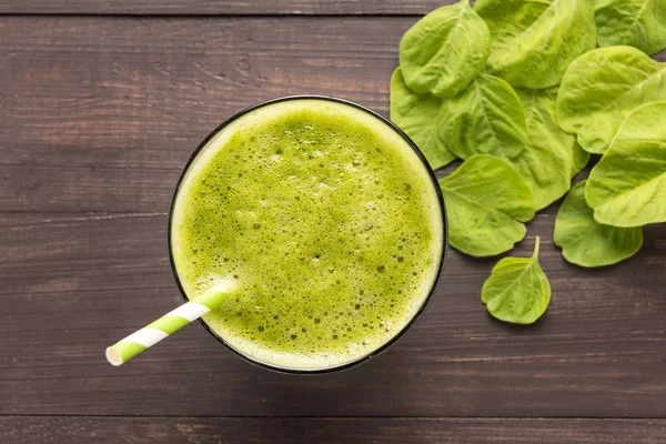 Gesunde grüne Smoothie auf rustikalem Holz Hintergrund — Stockfoto