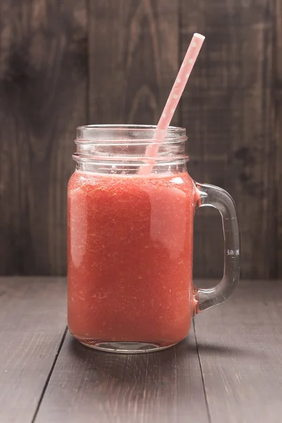 Healthy vegetable. Glass of red tomato juice on wooden table — Stock Photo, Image