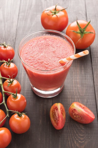 Healthy vegetable. Glass of red tomato juice on wooden table — Stock Photo, Image