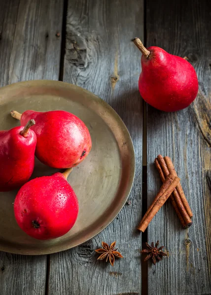 Pears and cinnamon stics on metal tray. — Stock Photo, Image