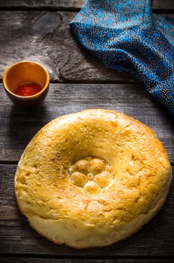 Doğu düz ekmek koyu ahşap tablo.  