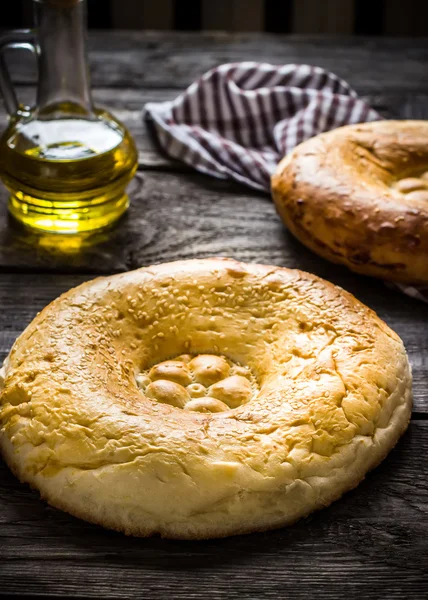 Doğu düz ekmek koyu ahşap tablo.  