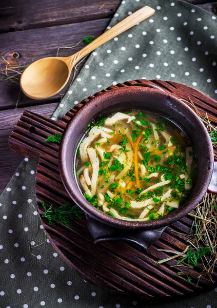 Lahana çorbası ile kase.