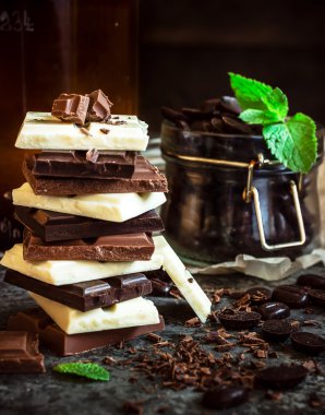 Çilek ve çikolata / çikolata bar / çikolata arka plan/çikolata Kulesi. 