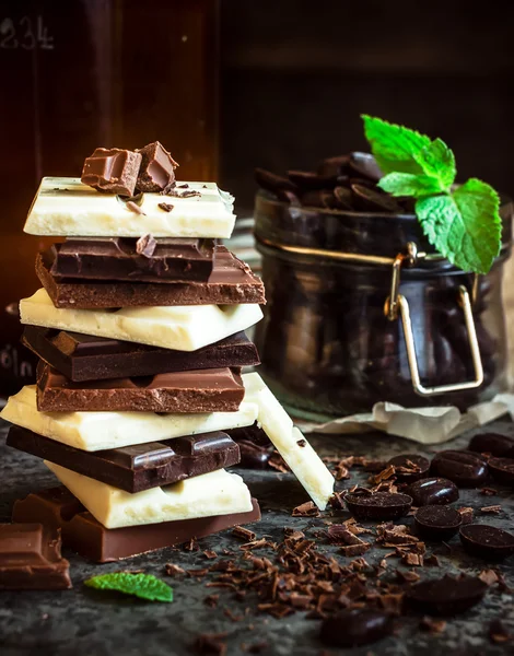 Çilek ve çikolata / çikolata bar / çikolata arka plan/çikolata Kulesi. 