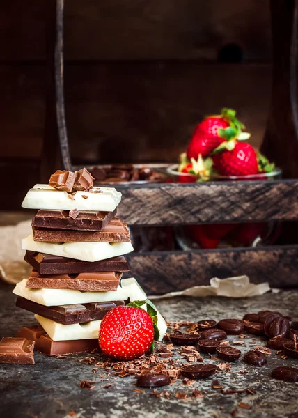 Chocolate / Chocolate bar / chocolate background/chocolate tower and strawberry — Stock Photo, Image