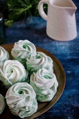 Hatmi Darphane tarafından dekore edilmiş tepsi. 