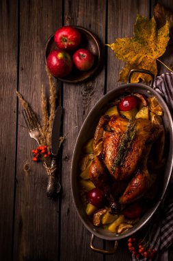 Kavrulmuş doldurulmuş Şükran günü Türkiye'ye devam eder. Üstten Görünüm. Metin için yer. 
