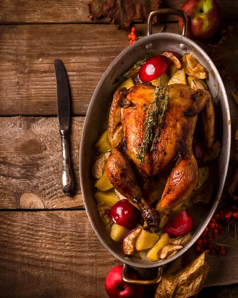 Kavrulmuş doldurulmuş Şükran günü Türkiye'ye devam eder. Üstten Görünüm. Metin için yer. 