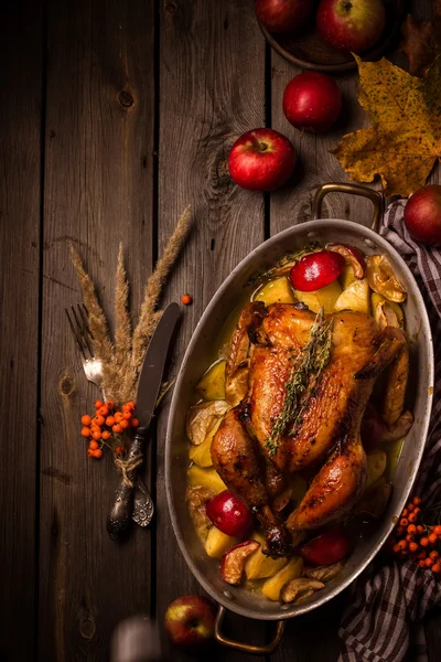 Kavrulmuş doldurulmuş Şükran günü Türkiye'ye devam eder. Üstten Görünüm. Metin için yer. 