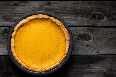 Şükran gününde eski rustik arka plan için kabak pasta.
