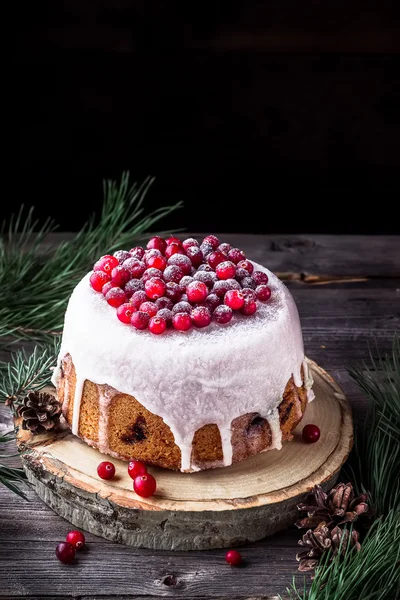 Torta con mirtillo per Natale. Sfondo in legno . — Foto Stock