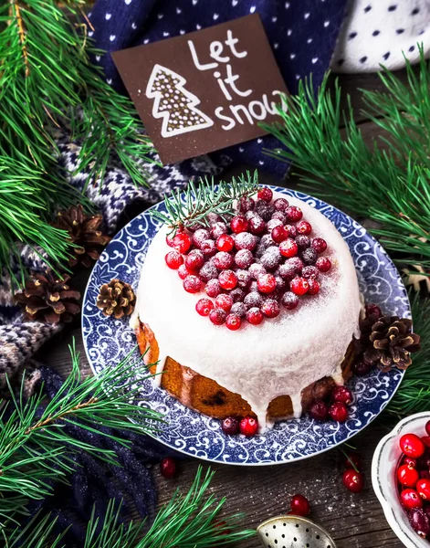 Torta con mirtillo per Natale. Sfondo in legno . — Foto Stock