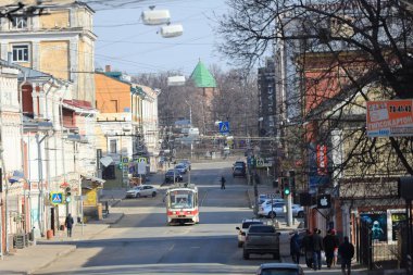 Yoğun bir şehir caddesine yakın çekim