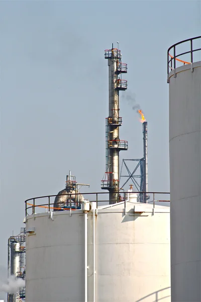 Refinaria de petróleo — Fotografia de Stock