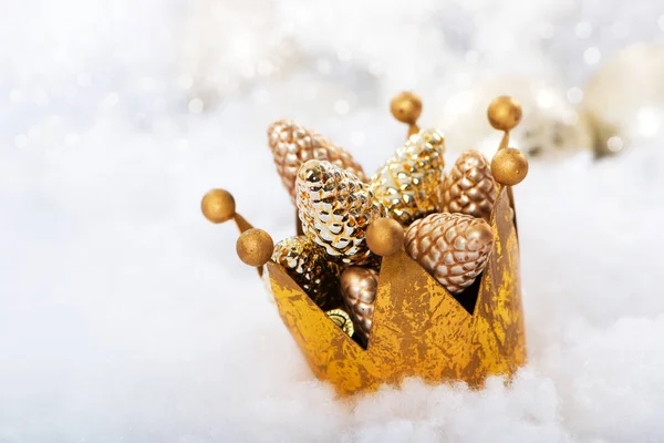 Dekorasi Natal Dengan Mahkota Emas Stok Gambar