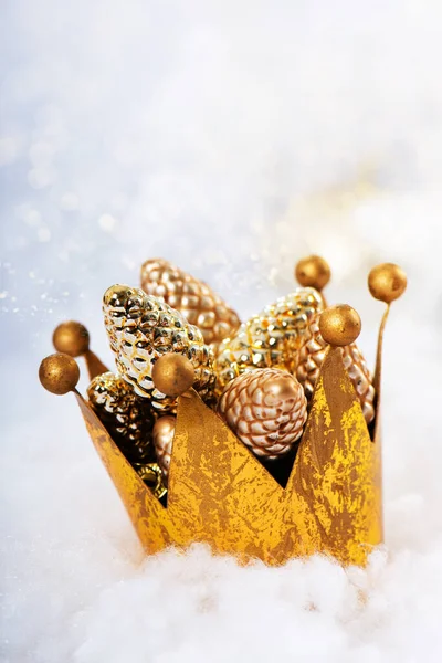 Dekorasi Natal Dengan Mahkota Emas Stok Gambar Bebas Royalti