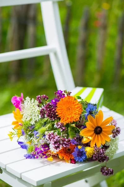Πολύχρωμα Άγρια Καλοκαιρινά Λουλούδια — Φωτογραφία Αρχείου