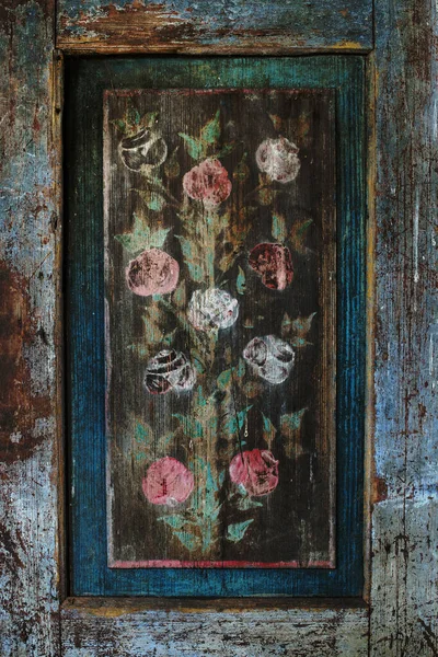 Old Pintu Kayu Dengan Bunga Bunga — Stok Foto