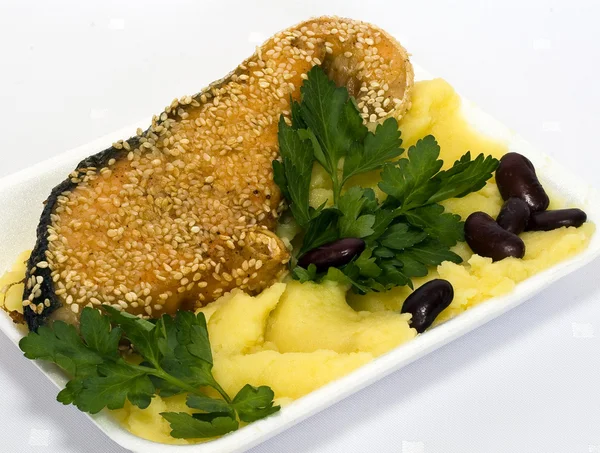 Tłuczone ziemniaki i ryby smażone — Zdjęcie stockowe