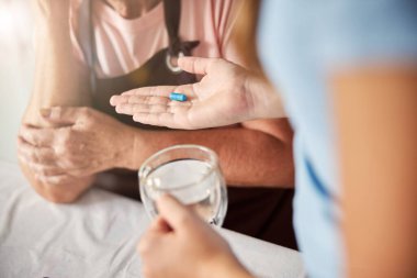 Yaşlı bir kadın için hızlı tıbbi yardım