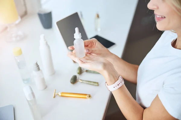 Different tools and organic cosmetic on the beauty table — Stock Photo, Image