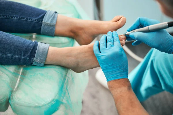 Professional treatment by the feet in medicine center — Stock Photo, Image