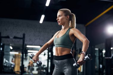 Bayan yandan zam yapıyor.